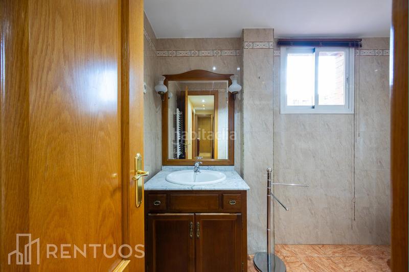 Foto f3d1256e-d032-409e-b28f-8d99cb233a07. Rent flat with heating parking in Numancia Madrid