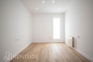 Location Rez-de-chaussée  De josep recort i dagà. Acogedor piso en planta baja con doble patio