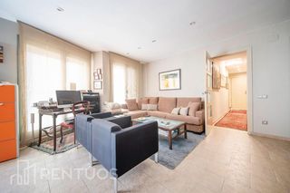 Lloguer Pis  De cros. Acogedor piso con terraza privada en santsmontjuïc