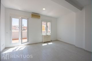 Rent Penthouse  Calle de pizarro. Ático en el corazón de malasaña