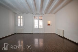 Pis  Calle d'en roca. Piso de 2 habitaciones junto a las ramblas