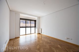 Flat in Calle de Bustamante