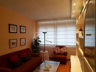 Rent Penthouse  Calle de puiggarí. Ático amueblado de 3 habitaciones junto a la estación de sants