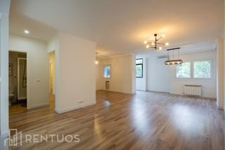 Alquiler Piso  Calle del poeta esteban de villegas. Exclusivo apartamento con vistas al retiro