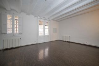 Appartement  Calle d'en roca. Amplio piso junto a las ramblas