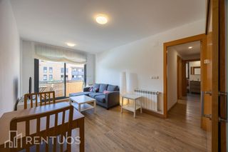 Miete Etagenwohnung  Calle mercedes formica. Acogedor piso en las rozas con terraza y piscina comunitaria