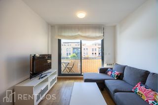 Lloguer Pis  Calle mercedes formica. Acogedor piso en las rozas con terraza y piscina comunitaria