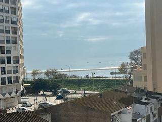 Lloguer Estudi  Carrer de la muga. Estudio con terraza y vistas