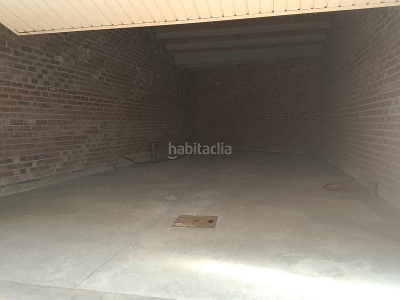 Foto da18aec5-651d-421d-b9f8-a0c84c14e931. Aparcament cotxe a Alguaire