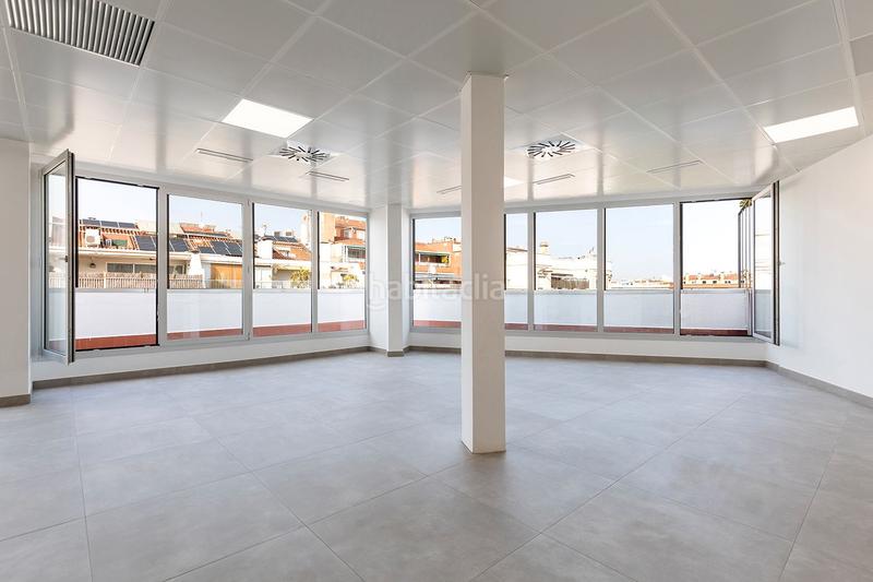 Foto 1416edc9-47d3-4afc-9c7d-be6a595e2df9. Alquiler oficina en carrer de beethoven 15 oficina disponible en francesc macià en Barcelona