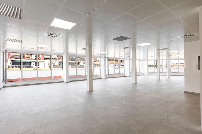 Foto dc659230-d485-486d-a3e1-84a1a028678f. Alquiler oficina en carrer de beethoven 15 oficina disponible en francesc macià en Barcelona