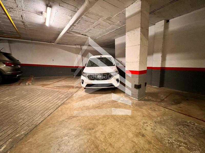 Foto 209acd77-ede0-41de-a7b6-137f7a911624. Parking coche en Sants-Badal Barcelona