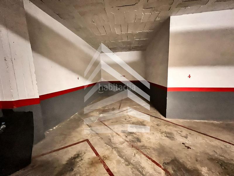 Foto 4a708edb-76d7-4d0e-89a6-ed994d4b74e4. Parking coche en Sants-Badal Barcelona