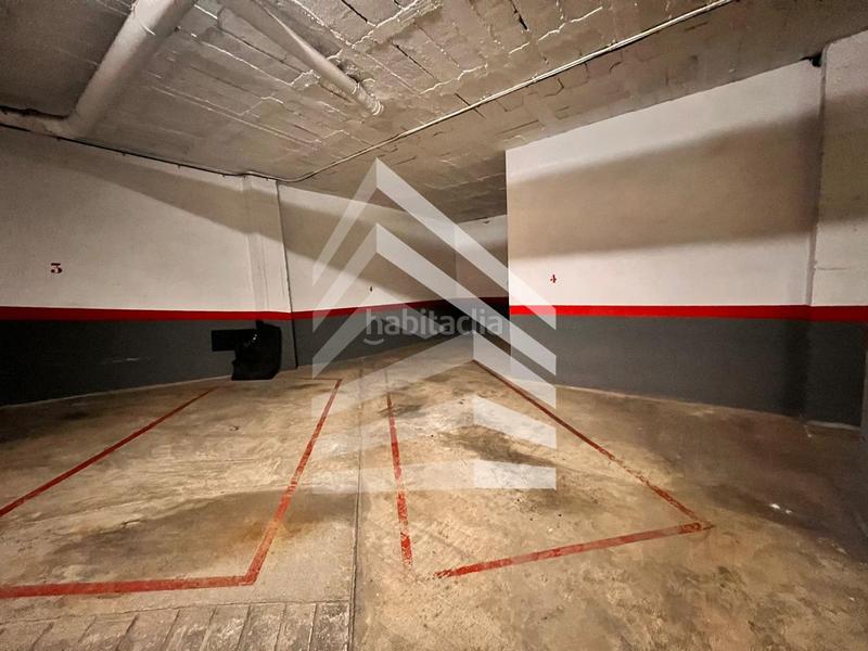 Foto 5ed1cfca-c056-442a-8ed2-36bdf72a9829. Parking coche en Sants-Badal Barcelona