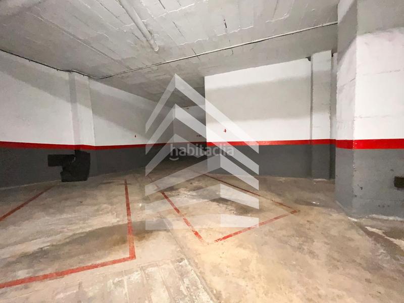 Foto ca5ab4d9-fd15-4328-b424-b81a9abe2838. Parking coche en Sants-Badal Barcelona