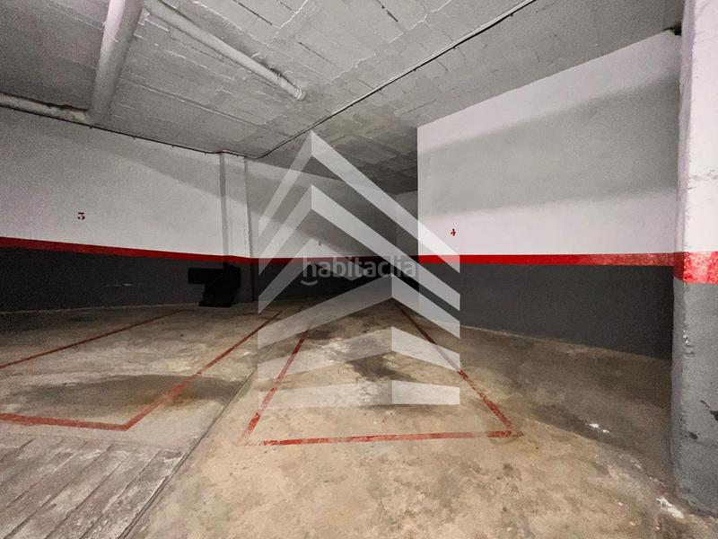 Foto acad70b1-675b-452e-a6be-b2566c1cc038. Autoparkplatz in Sants-Badal Barcelona