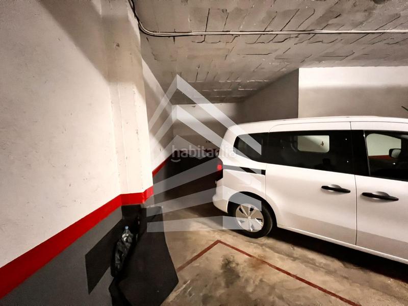 Foto 1592e685-6fa0-4f66-87a1-cfcb70c5b2d5. Parking voiture dans Sants-Badal Barcelona