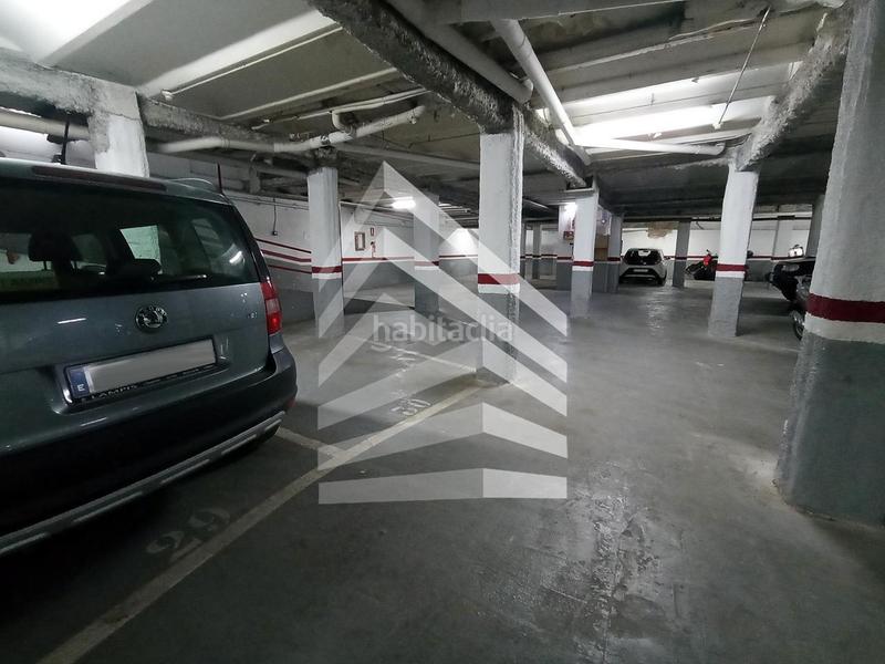 Foto d96bd222-d3f1-4407-a6c7-72f5e2dbb9df. Aparcament cotxe a Sants-Badal Barcelona