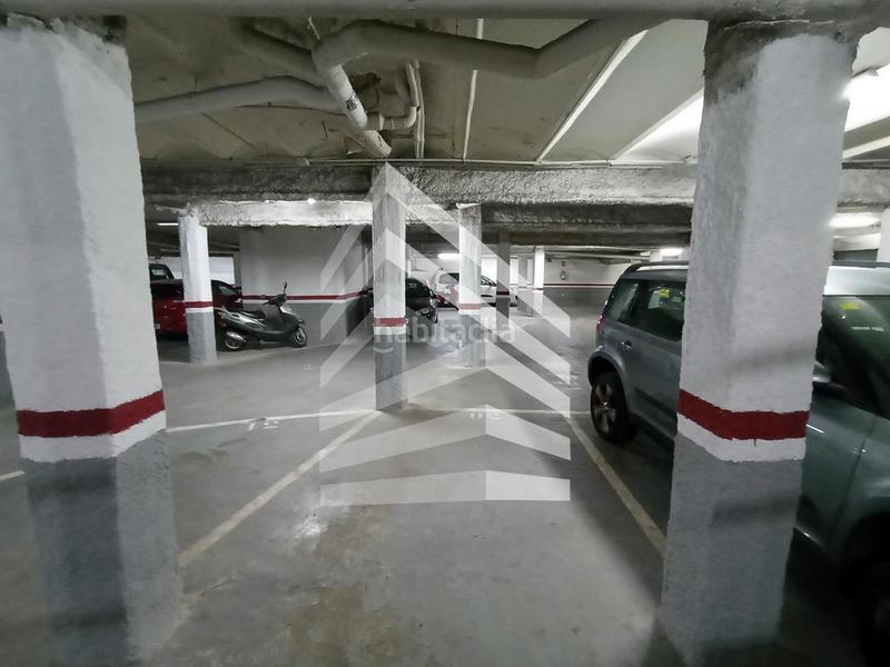 Foto 0cfa9a2b-5d01-4d5b-a935-d4a21f2d8918. Parking coche en Sants-Badal Barcelona