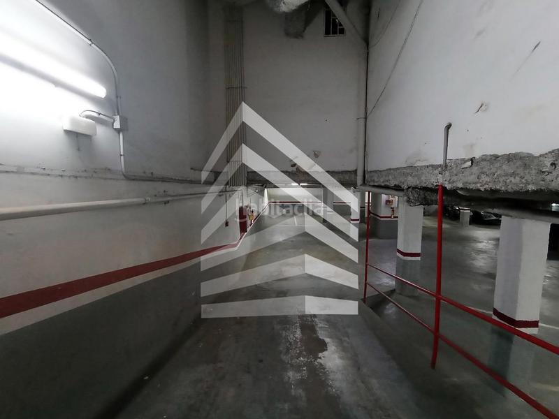 Foto 51c4272a-1a67-4d87-9f68-0065d163f04f. Parking coche en Sants-Badal Barcelona