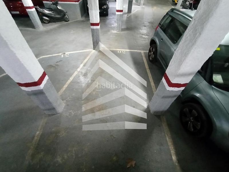 Foto 55cd10d1-1173-4672-97d7-57af08f8a09f. Parking coche en Sants-Badal Barcelona