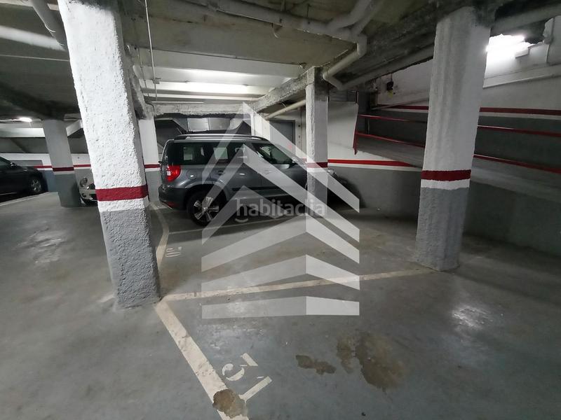 Foto 75704775-abb7-46f4-8a64-6ff7eb5a93c0. Parking coche en Sants-Badal Barcelona