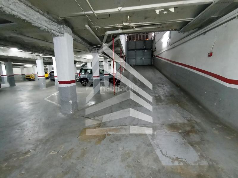 Foto 808a3a64-9776-479b-b912-c312dea4123f. Parking coche en Sants-Badal Barcelona