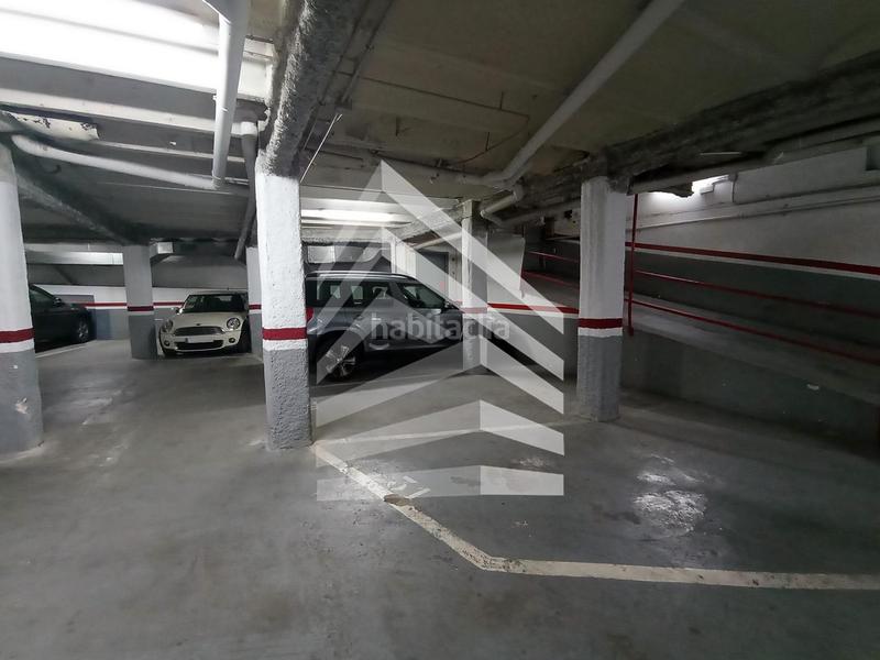 Foto 8ad86544-6951-416e-bd10-2fbd7a563b62. Parking coche en Sants-Badal Barcelona