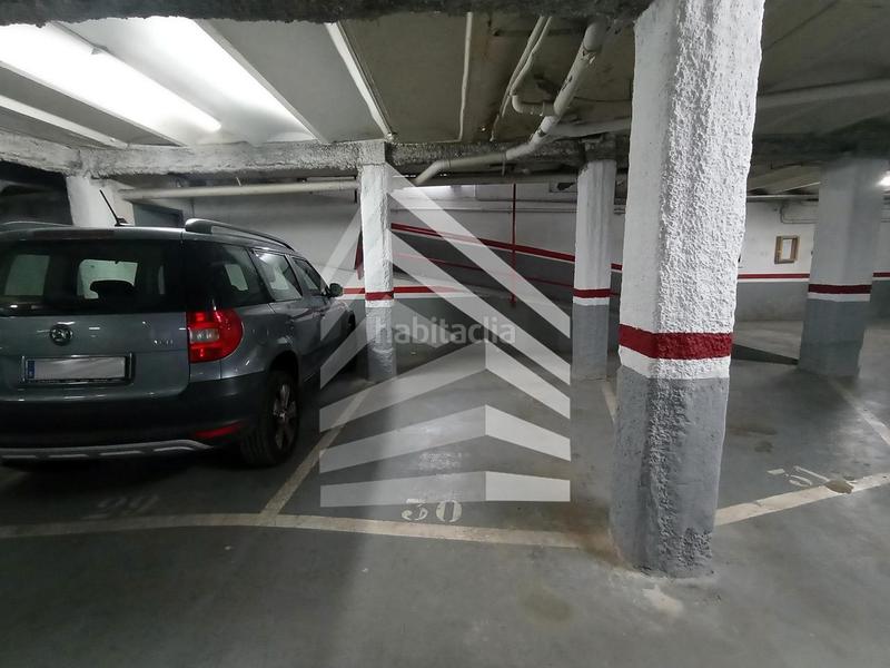 Foto 9cf76e0c-1a92-4767-b4fb-675a0436ba9c. Parking coche en Sants-Badal Barcelona