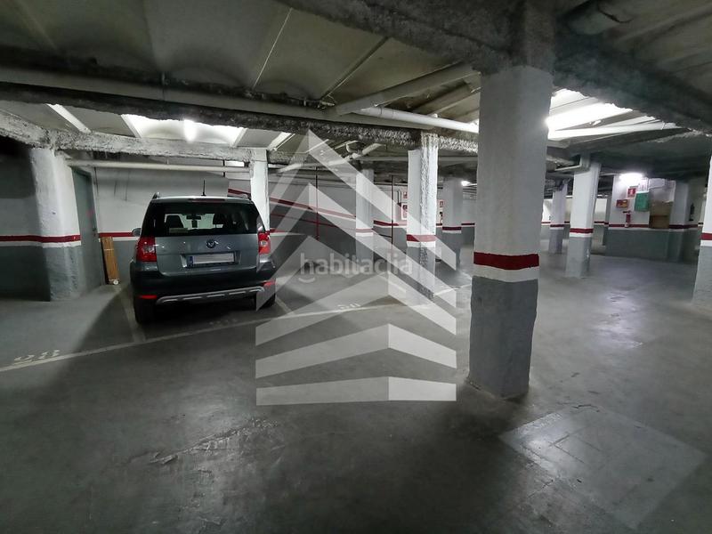 Foto a44cbe16-bd47-4988-8317-617180deb495. Parking coche en Sants-Badal Barcelona