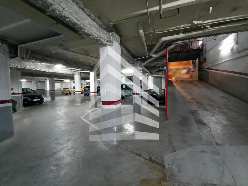 Foto d7721495-4280-4775-9814-d943f64a8ba1. Parking coche en Sants-Badal Barcelona