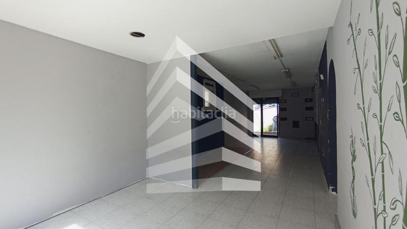 Foto d3238019-a1e1-43a7-9ea1-61a28610e6d0. Local comercial en Llefià Badalona