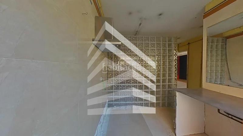 Foto 8a4a18b8-2b8d-4b6f-a888-a44fc30202b3. Local comercial en Llefià Badalona