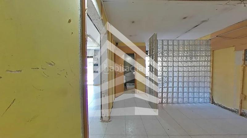 Foto d2f03106-bda3-4f3d-8a53-86be5c813e5b. Local comercial en Llefià Badalona