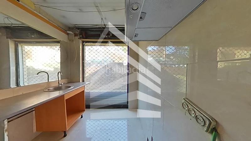 Foto d9d24cd9-97c2-4f6d-b6b3-b3aba9ae85ac. Local comercial en Llefià Badalona