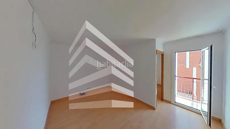 Foto da1d3246-a9fb-4cf0-b27c-1405d3d6a2b9. Pis a Roquetes Barcelona