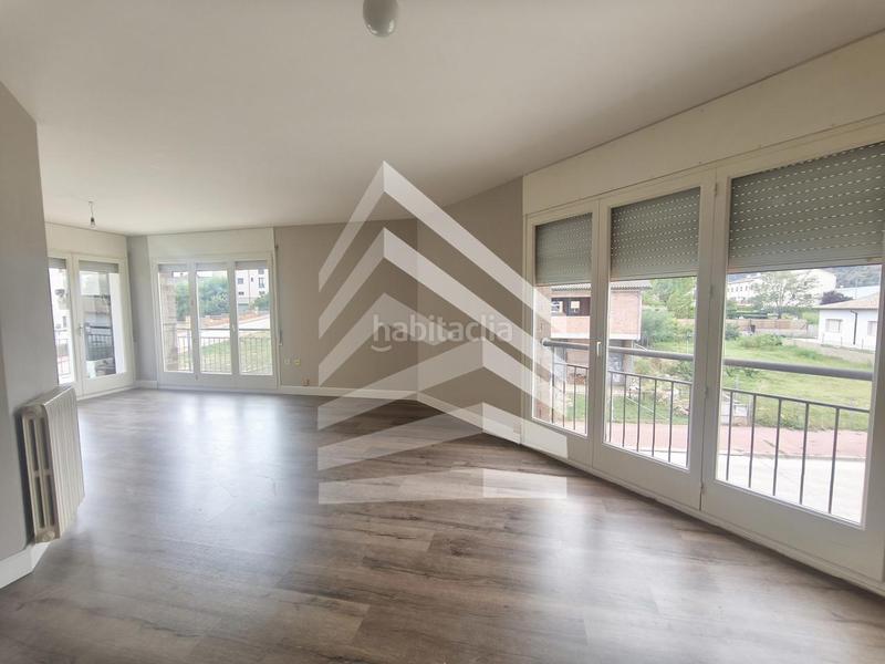 Foto f7ede44f-f33b-463e-ab03-ddd79ebff2d4. Piso en Solsona