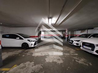 Car parking in Carrer d'Evarist Arnús