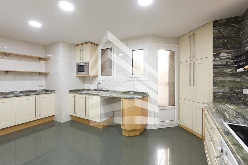 Foto 75a9ae19-9adc-4777-a313-fb190bb8fe1e. Pis amb calefacció aparcament a Sant Gervasi - Bonanova Barcelona