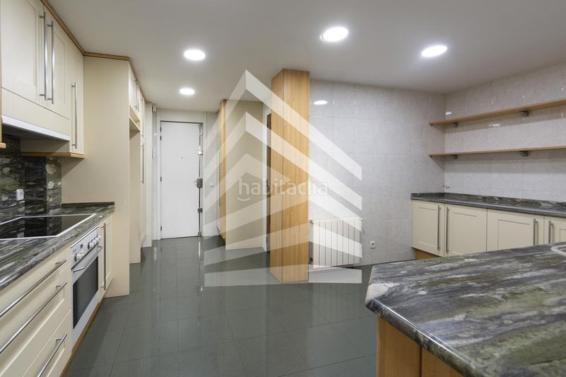 Foto da2aa99e-40e6-465a-9352-ae4a5b9b3475. Pis amb calefacció aparcament a Sant Gervasi - Bonanova Barcelona