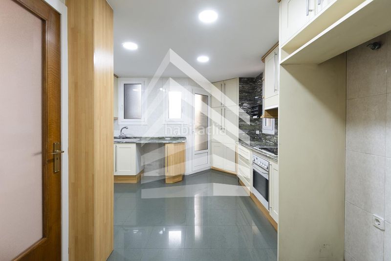 Foto f5cb554c-837d-4d66-80fd-c2ddf4b0281c. Pis amb calefacció aparcament a Sant Gervasi - Bonanova Barcelona