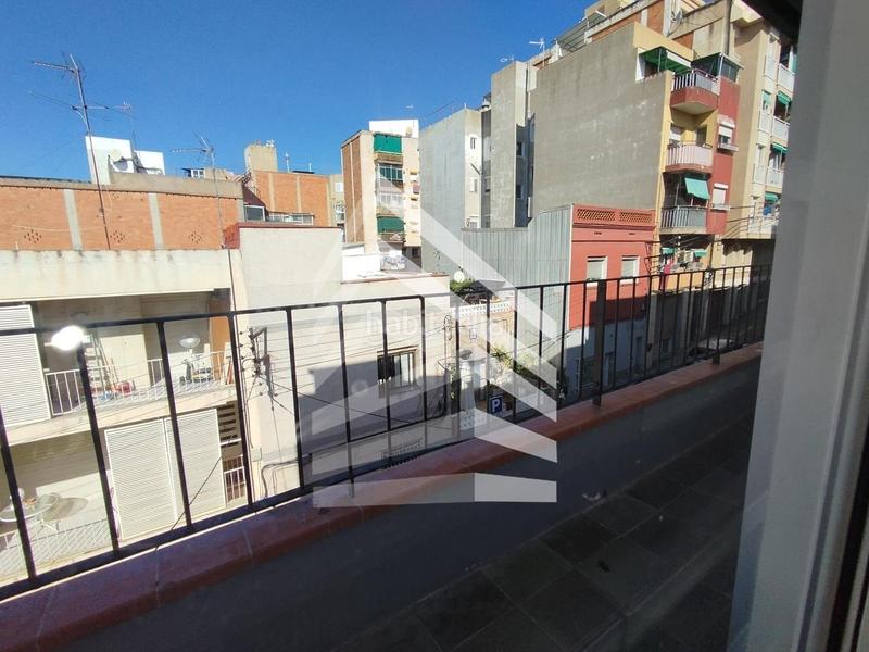 Foto 0d28a9ad-3f8a-43d2-ad7f-ad2d16b179fc. Pis a La Salut Badalona