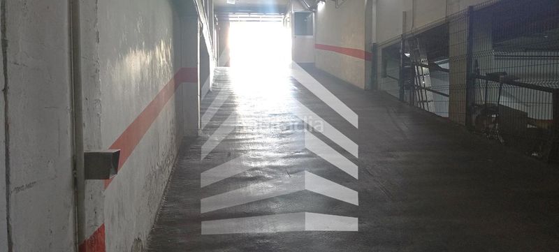 Foto 4a6a8d3a-26d7-421f-82da-c2ff0fb30ee3. Aparcament cotxe a Hostafrancs Barcelona