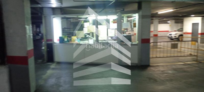 Foto b174a654-7cfa-4686-b639-d0669a949ece. Aparcament cotxe a Hostafrancs Barcelona