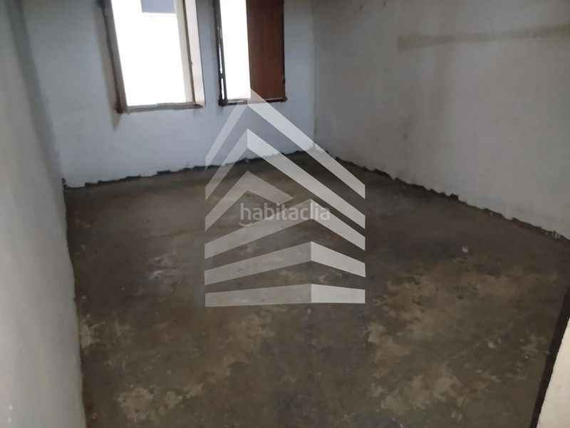 Foto 04541fc9-c768-483b-98c3-da087b333db9. Edificio en Olot