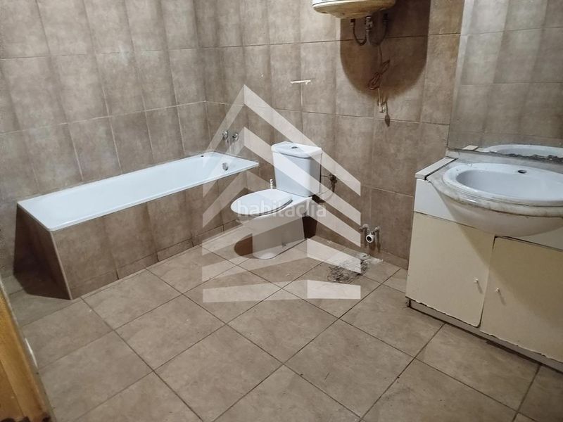 Foto 5b53cd26-cfa5-4da4-928b-c0bb27c61dc8. Edificio en Olot