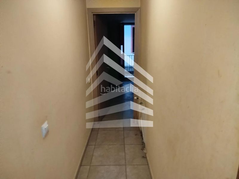 Foto 8e7c6e4e-32ee-42c3-a03d-22bd0ce2b93d. Edificio en Olot
