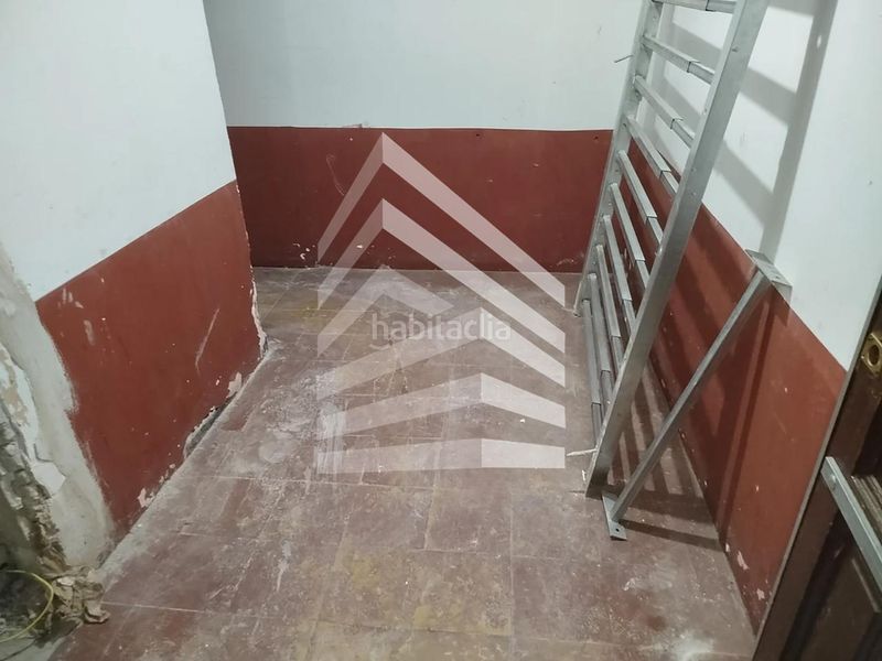 Foto a1292513-74b6-4320-a08e-165d7ac86c60. Edificio en Olot