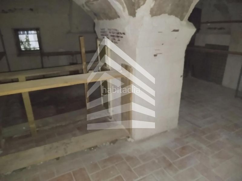 Foto b5383aa3-8b21-4e1f-b5c9-f01a33079308. Edificio en Olot
