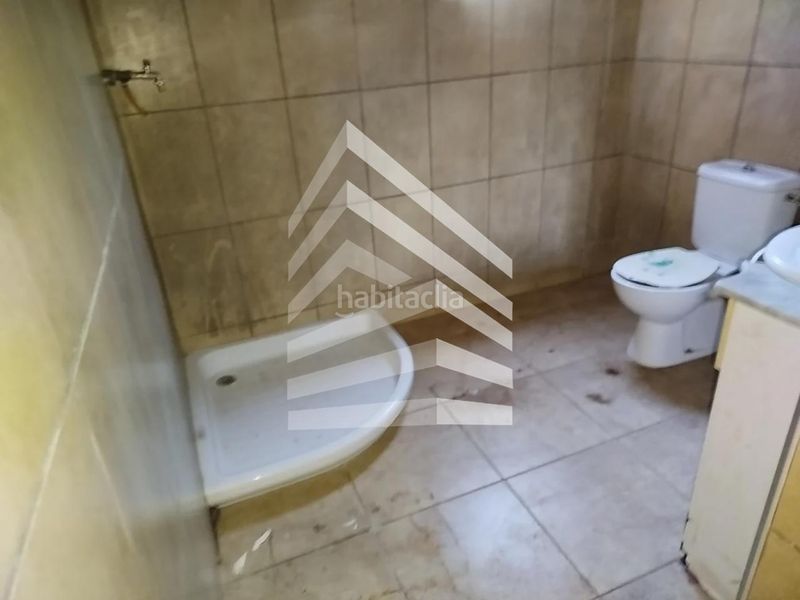 Foto c0d3c374-3495-4c57-96c4-9c38490def16. Edificio en Olot